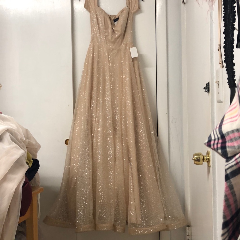 PROM DRESS - Picture 3 of 8